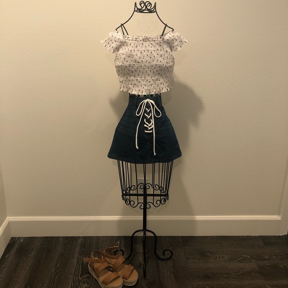 BRAND NEW Lace Up Denim Skirt